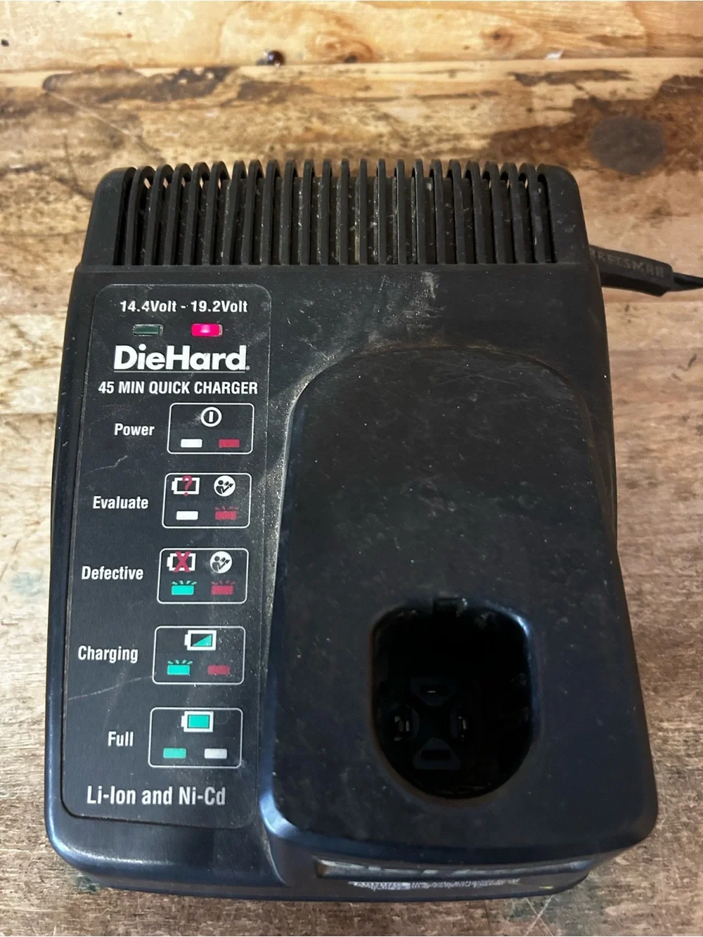 Diehard Black 45-Min Quick Charger for 14.4V–19.2V Li-Ion & Ni-Cd Batteries